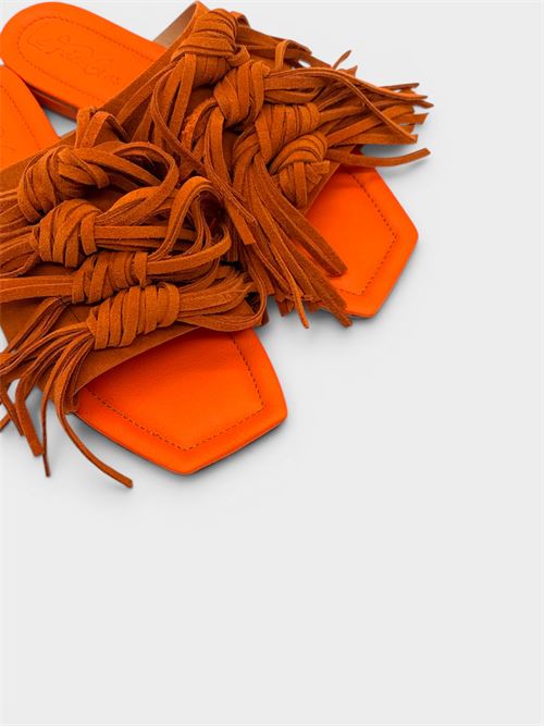 Ciabatta flat arancione con nappine decorative IL LACCIO | Q15CAMOSCIOARANCIONE